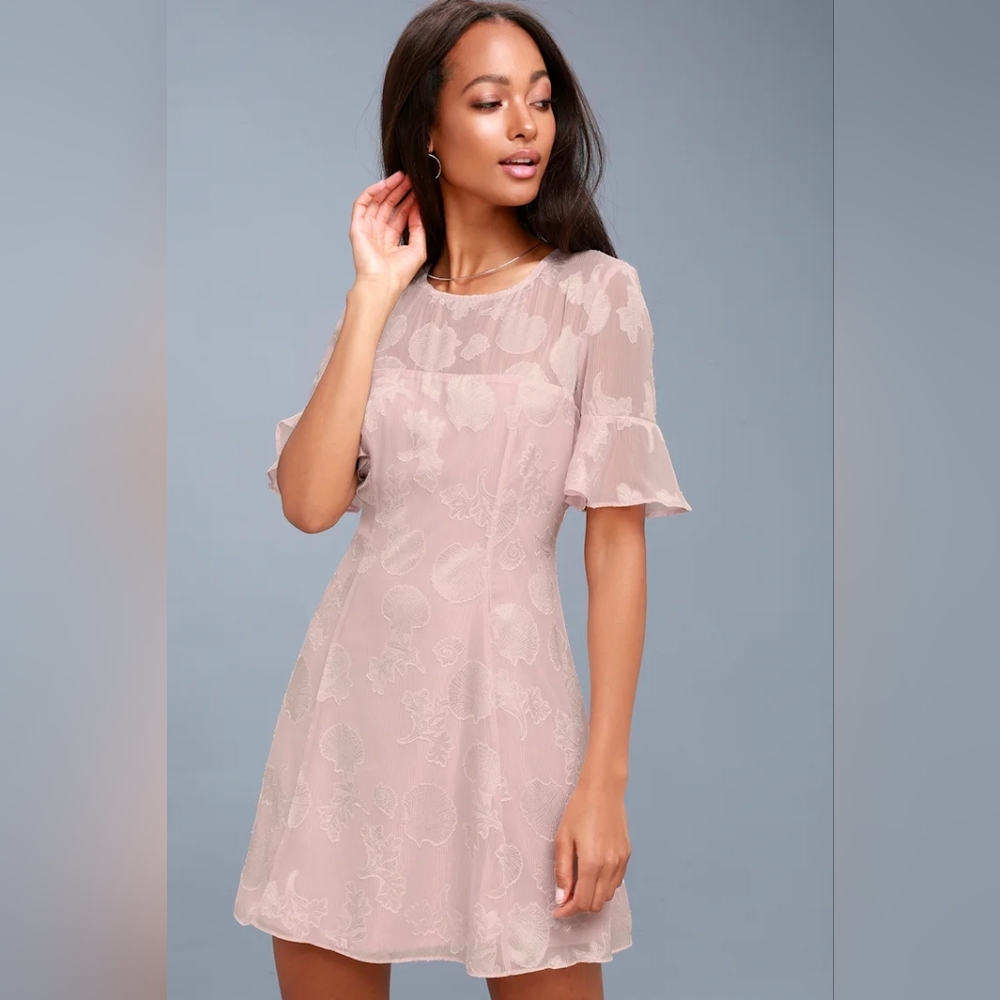 Lulus Luminous Love Mauve Shell Print Flounce Sleeve Fit & Flare Dress Sz SM NWT